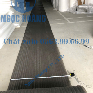 Đo chiều dài xốp foam màu xám dày 7mm