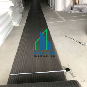 Đo chiều dài xốp foam màu xám dày 7mm